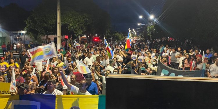 Manifestantes vão às ruas de Oriximiná pedir respeito, paz e garantia de direitos