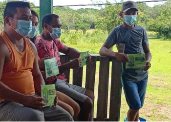 Comunidades recebem cartilha educativa sobre sistemas agroflorestais