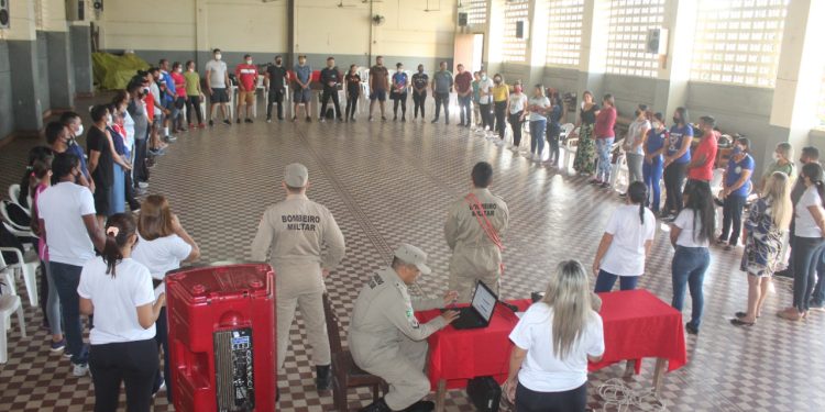 Profissionais da Educação de Óbidos passam por treinamento voltada às práticas de primeiros socorros