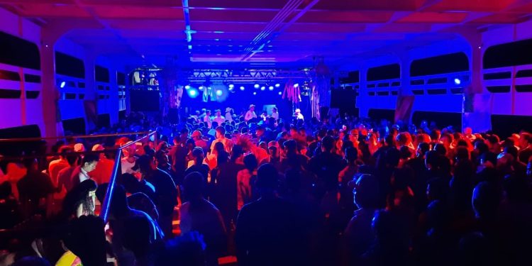 Festa do Esquenta atrai fãs e admiradores dos bois Garantido e Caprichoso