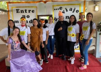 Voluntários levam literatura e atividades lúdicas para crianças em Porto Trombetas