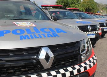 Mãe e dois filhos são feitos reféns em casa durante assalto