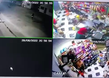 Vídeo mostra momento em que dois homens armados invadem estabelecimento comercial em Oriximiná