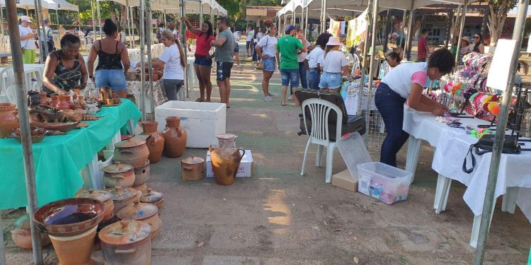 Feira de artesanato e gastronomia movimenta a economia em Oriximiná