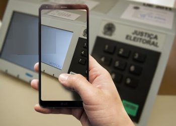 TSE diz que eleitor que se recusar a entregar celular não poderá votar