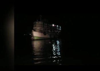 Passageiros são transferidos para outras embarcações após pane em barco que seguia de Oriximiná para Cachoeira Porteira