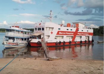 Em Oriximiná, Barco hospital Papa Francisco realiza expedição com mais de 20 serviços de saúde em comunidades ribeirinhas