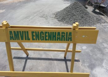 Fitas refletivas retiradas de cavaletes por vândalos colocam em risco segurança em vias públicas de Oriximiná