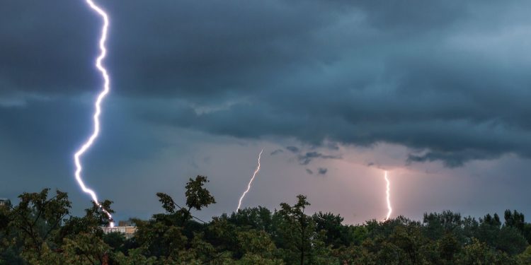 Inverno amazônico acende alerta para segurança com a rede elétrica