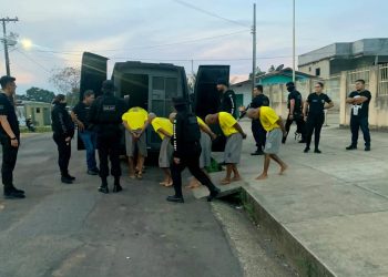 Quatorze presos são transferidos de Oriximiná para unidade prisional em Santarém