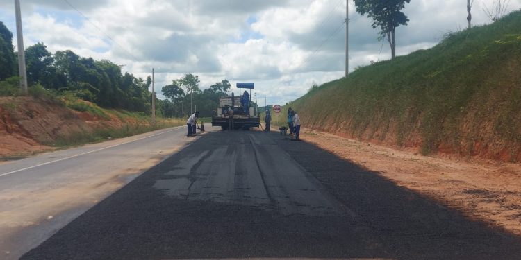 Empresa responsável pelo asfaltamento da PA-439 recupera trecho danificado em Oriximiná