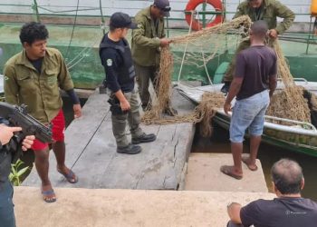 Agentes do ICMBio incineram materiais de pesca predatória no distrito de Porto Trombetas