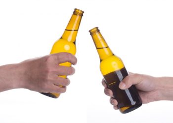 Proibida a venda e comercialização de bebidas em garrafas de vidro no Carnaval Orixi Folia