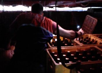 Fiscais apreendem mais de R$ 349 mil em mercadorias, como pneus, cigarros e cerveja
