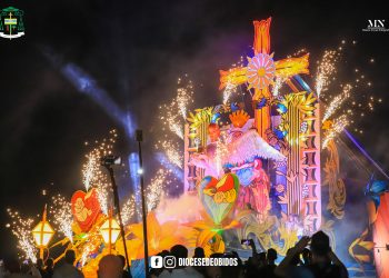Fiéis celebram Círio de Senhora Santana, em Óbidos