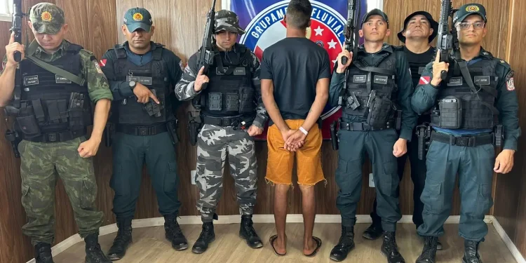 Base Fluvial Candiru prende dois homens e apreende arma e mais de R$ 11 mil em fiscalização no oeste do Pará