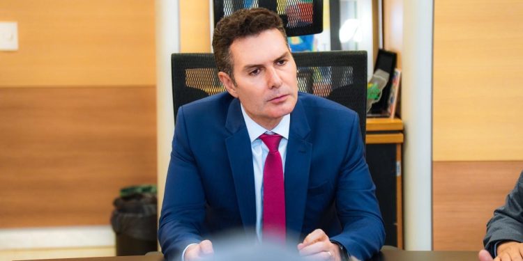 Ministro das Cidades, Jader Filho, anuncia 300 novas moradias para Oriximiná