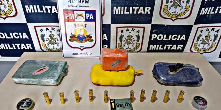 Munições e drogas apreendidas pelo 41º BPM — Foto: Polícia Militar/Divulgação