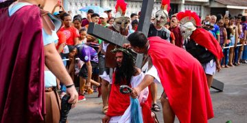 Via Sacra de Oriximiná marca programação da Semana Santa com encenação da Paixão de Cristo